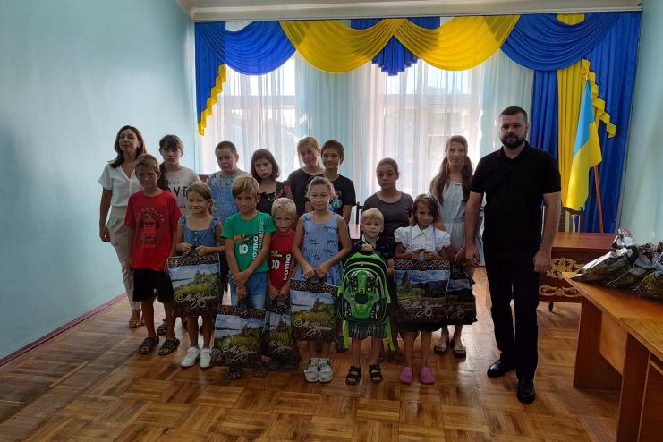 Школярі Кілійської громади отримали шкільне і канцелярське приладдя